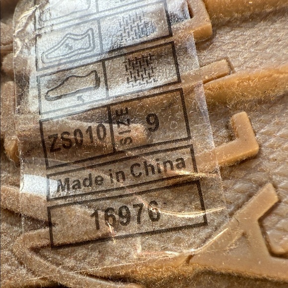 NWOT Women’s Blowfish Malibu sneakers - Picture 9 of 10